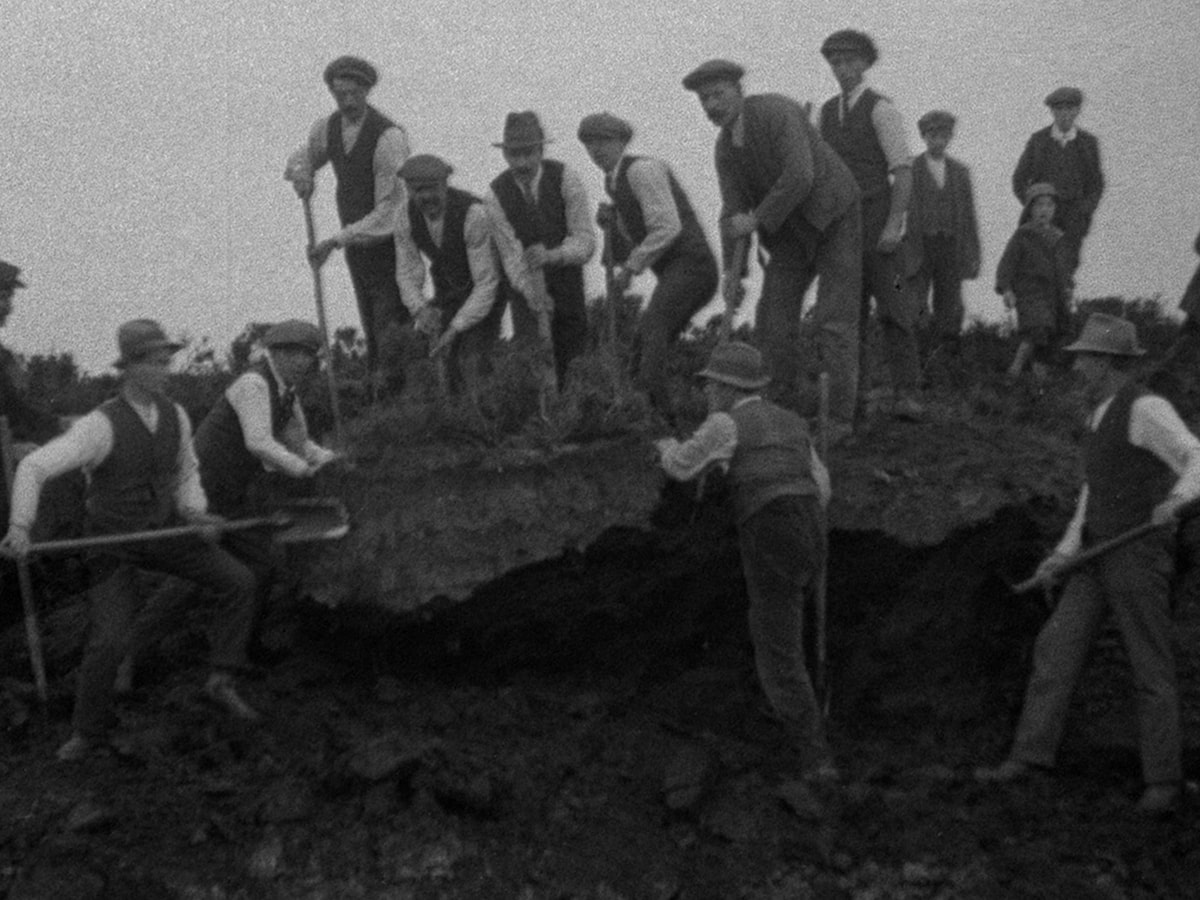 Irish CoOperative Gathers Peat IFI Archive Player