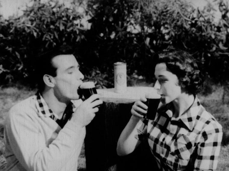 OE-24285 Picnic.mov_h264.mov.01_00_27_06.Still004-min