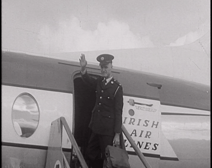 AA944_red Cross Doctor Leaves For Congo