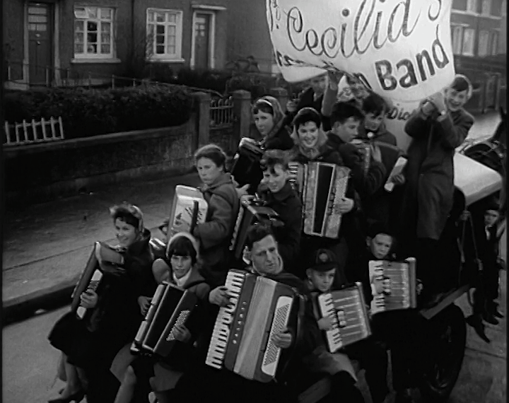 aaa1084-Panto Time Cinderella Comes to Crumlin-01