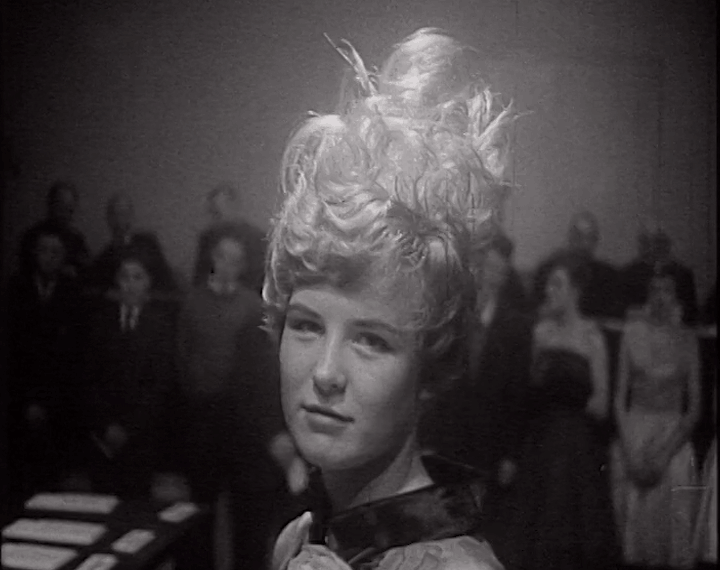 mv257aa_E41.3_Technical Students Show Hair Styles