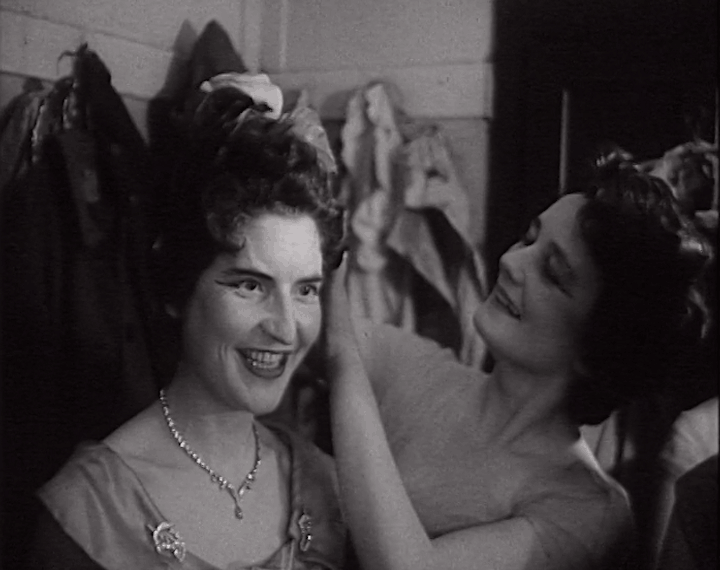 mv257aa_E44.4_Cork Amateurs Stage Merry Widow_02