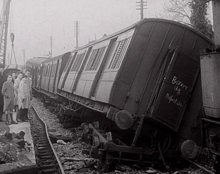 mv264aa_E188.1_200 Escape Death Belfast-Dublin Rail Crash