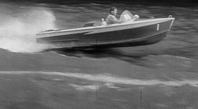 mv274aa_E21.4_Thrills For Dubliners Speedboats On Liffey