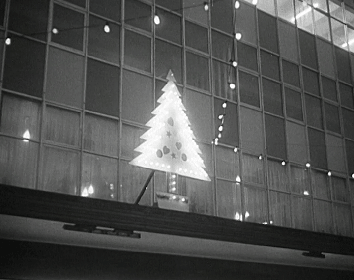 mv279aa_E82.4_Christmas In Dublin Streets