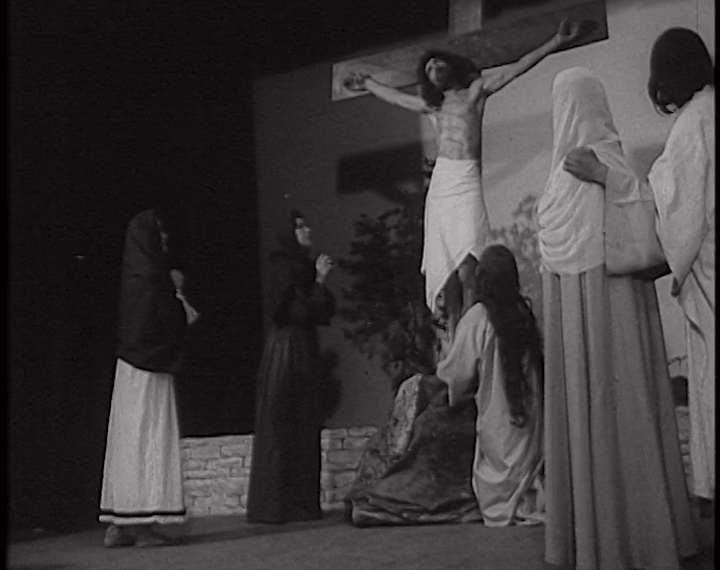 mv283aa_E201.3-Moving Production of passion play