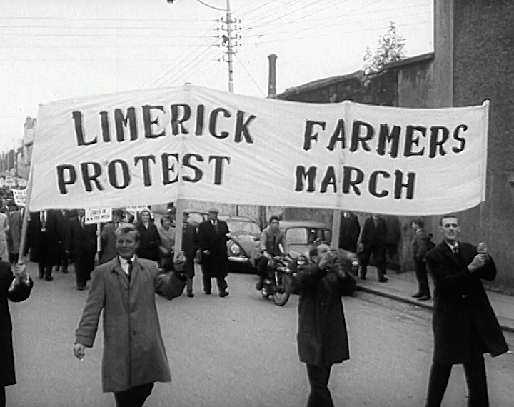 mv287aa_E230.3_30,000 Farmers in Limerick Price Protest March