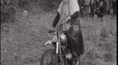 mv292aa_E135.2-Fancy Dress Motor Bike Event.mp4