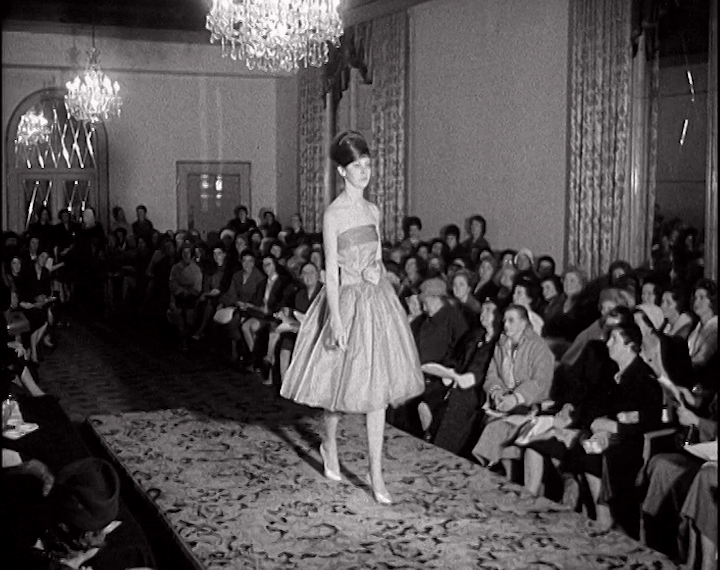 mv297aa_E72.3_Fashion Show Aids Polio Clinic