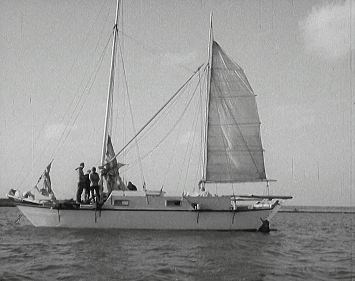 mv298aa_E102.4_Round the World Catamaran Under Sail
