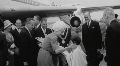 mv298aa_E106.3_Prince Rainier And Princess Grace In Ireland
