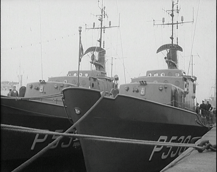 mv300aa_E218.3_Danish Frigates Visit Dublin