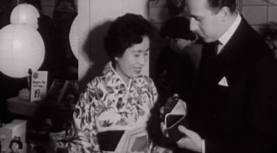 re-edit_e126.3_Japanese Goods on Display