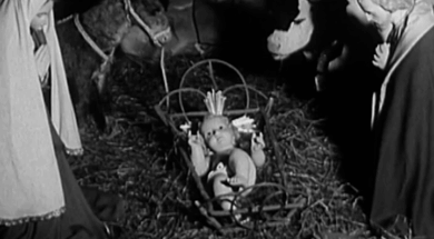 re-edit_e187.2_Moving Crib Tells Christmas Story