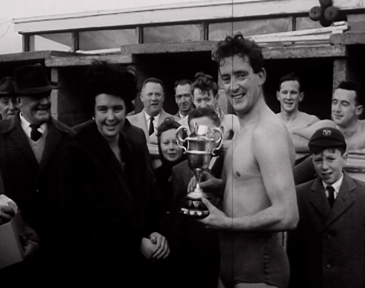 re-edit_mv262aa_e83.1_Christmas Day Swim