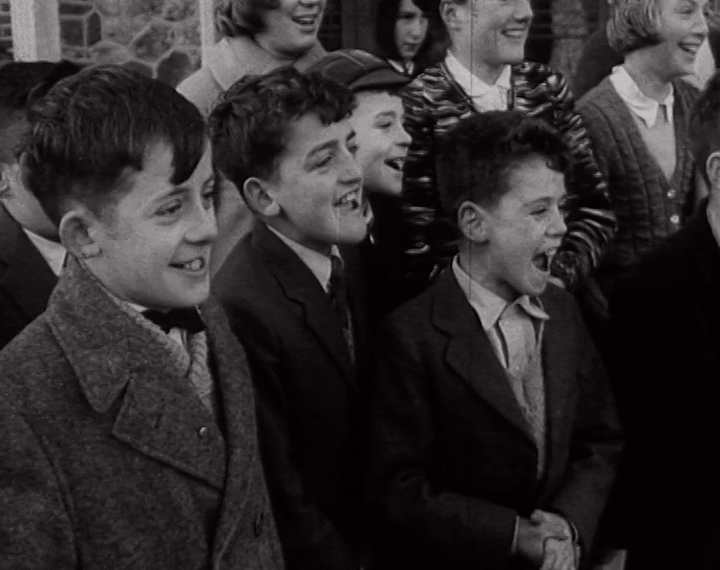 re-edit_mv262aa_e83.2_‘Puss in Boots’ Panto Comes to Drimnagh