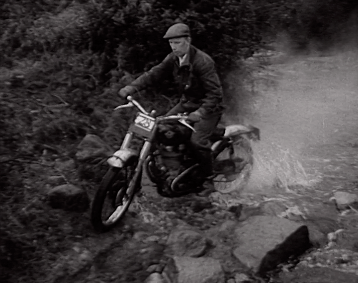 re-edit_mv276aa_e32.2_Motorcyclists Splash in Stapleton Cup